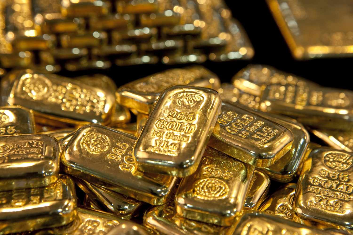 Gold Holds Strong as Traders Eye Key Technical Levels – Will It Break Higher?